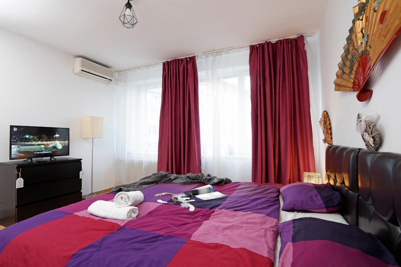 Central Apartment Very Close To Old City Bucharest Luaran gambar