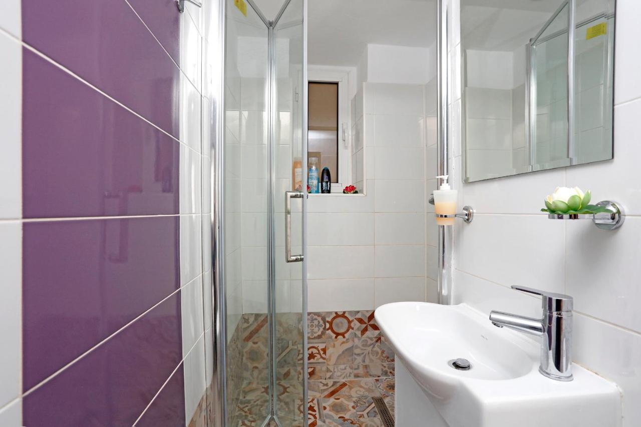 Central Apartment Very Close To Old City Bucharest Luaran gambar
