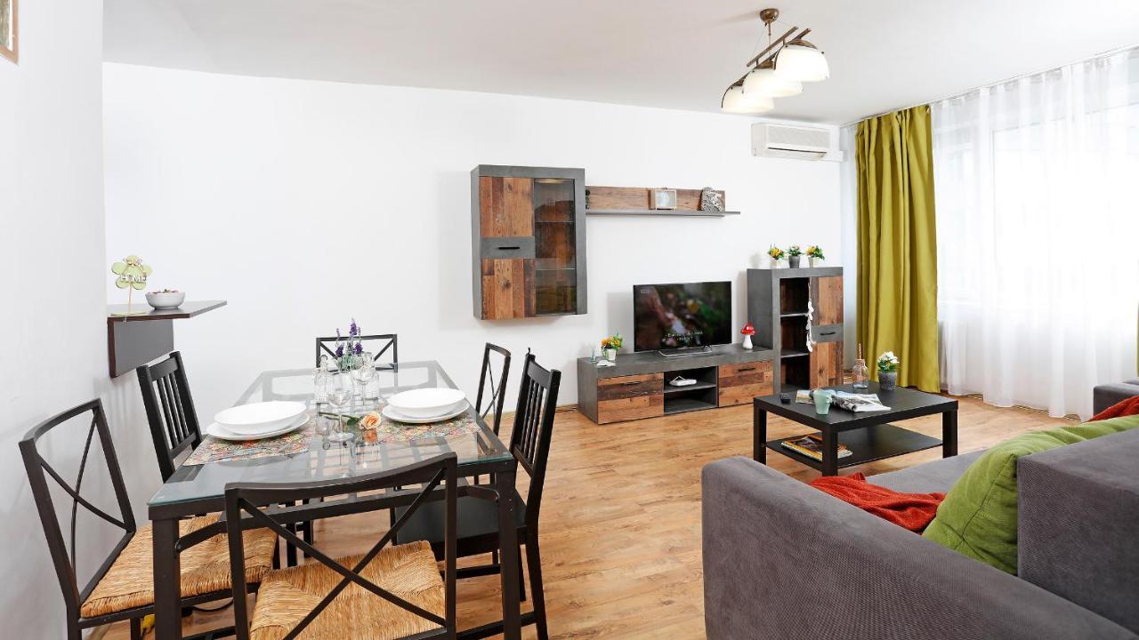 Central Apartment Very Close To Old City Bucharest Luaran gambar